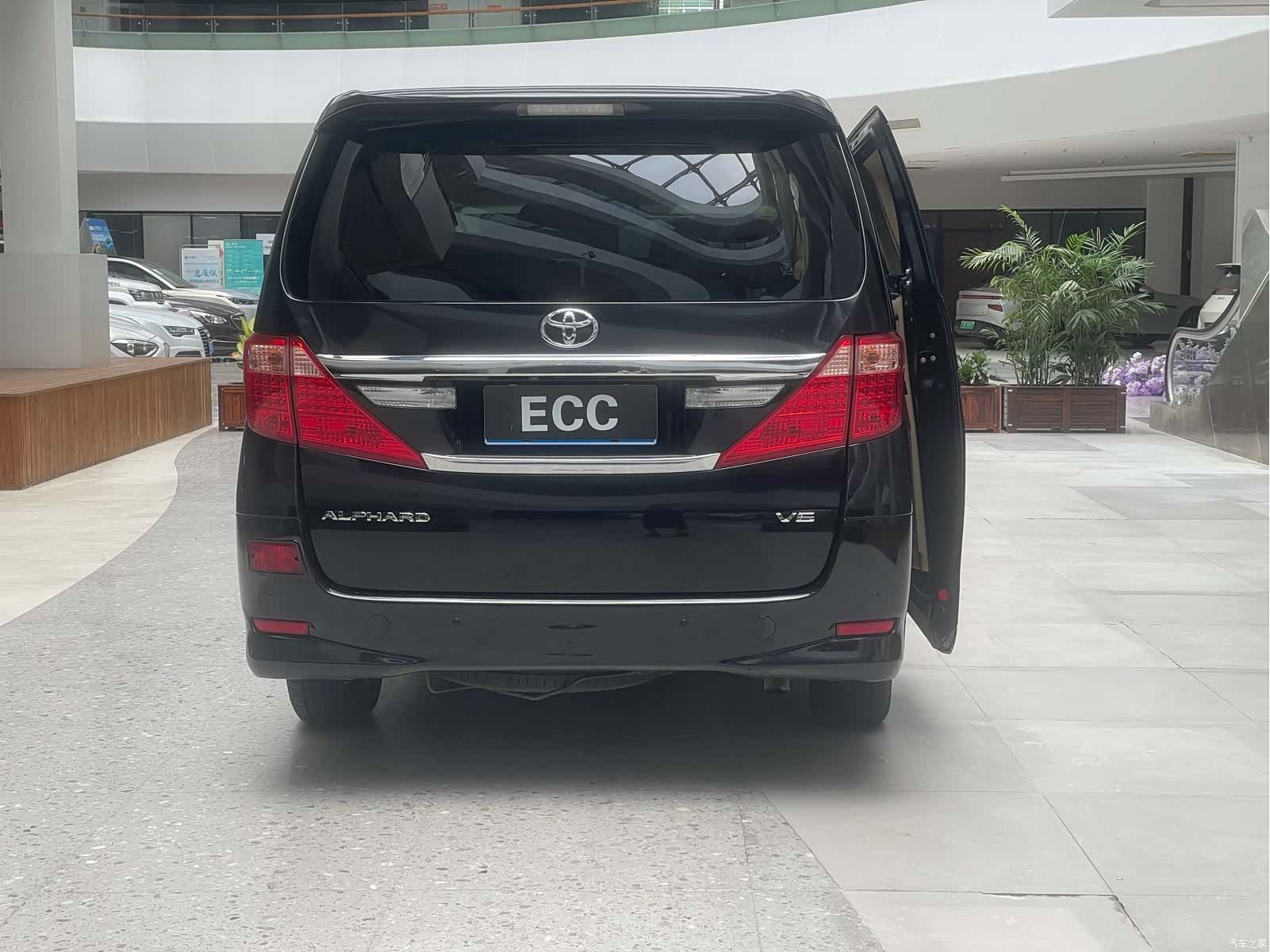 Toyota Alphard, 2012 6