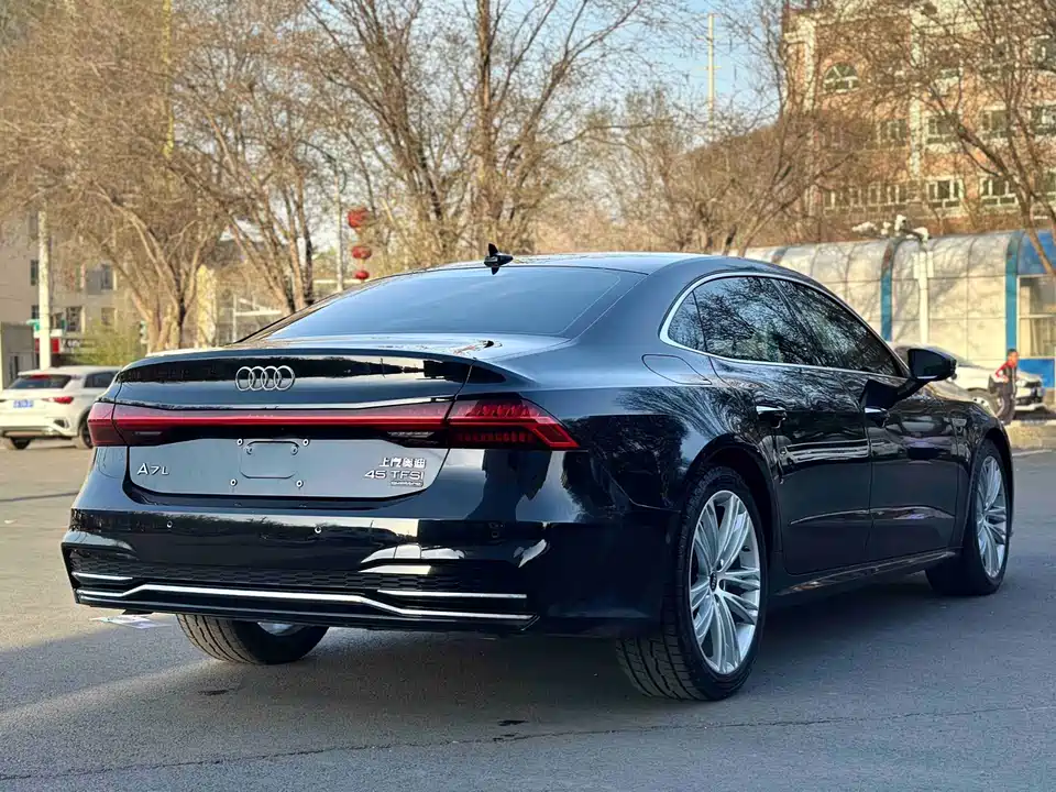 Audi A7L
