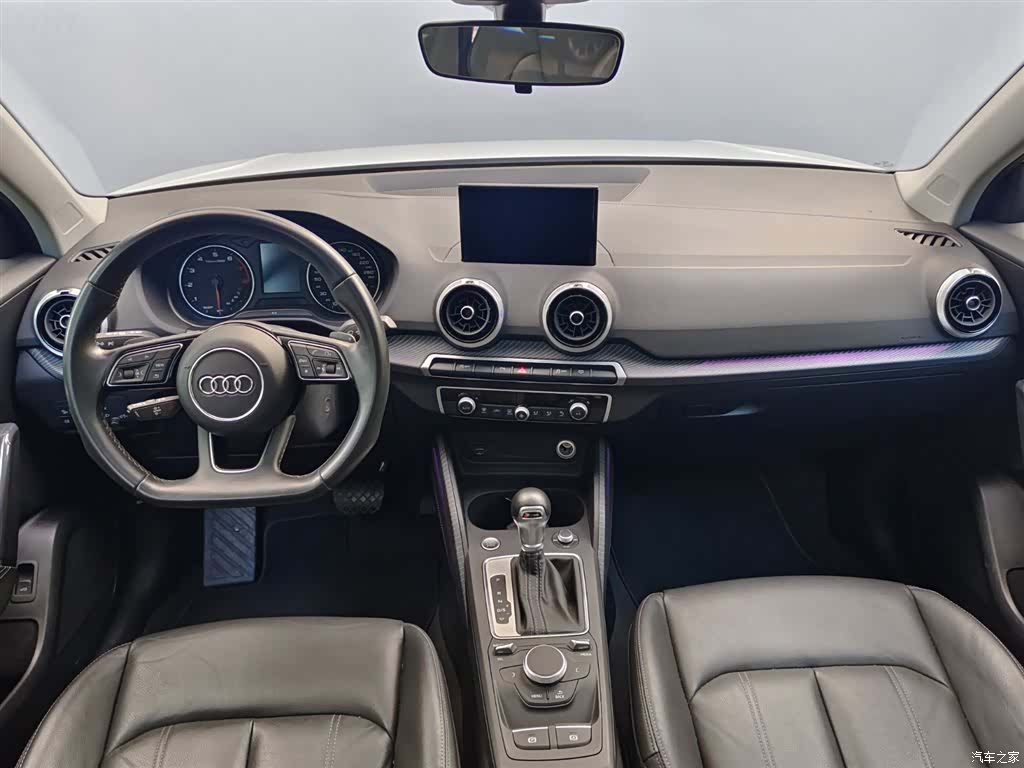 Audi Q2L, 2023 8