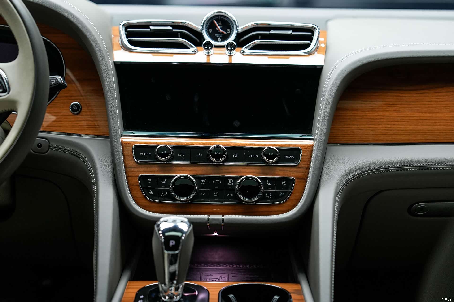 Bentley Bentayga, 2021 27