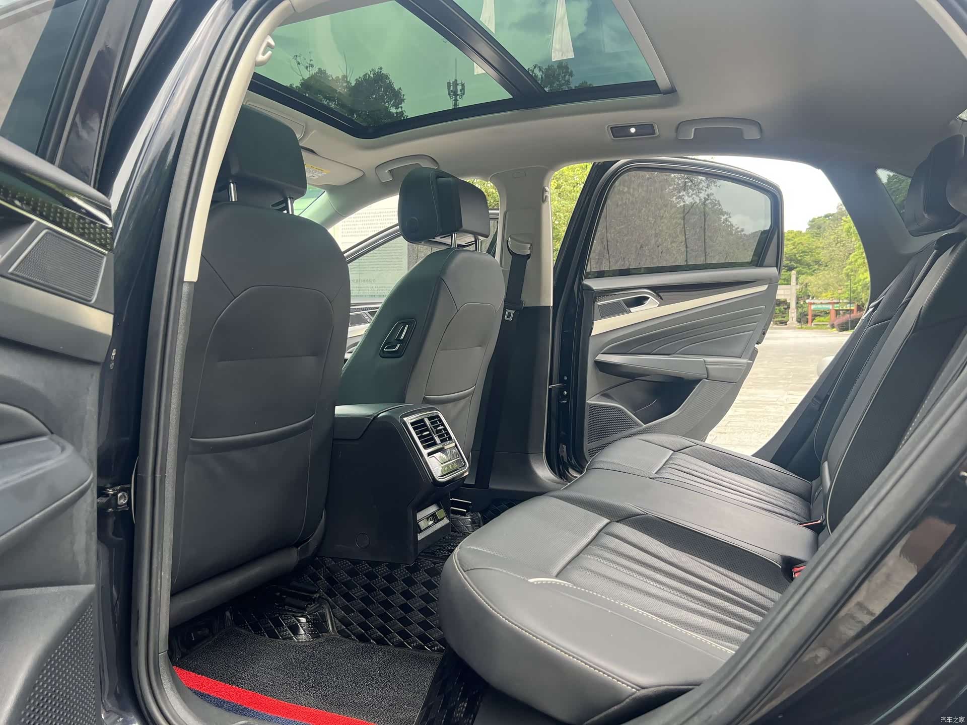 Volkswagen Passat, 2024 все фото