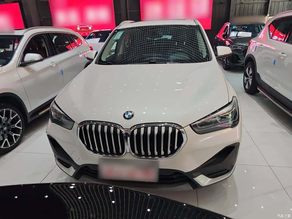 BMW X1, 2022 все фото