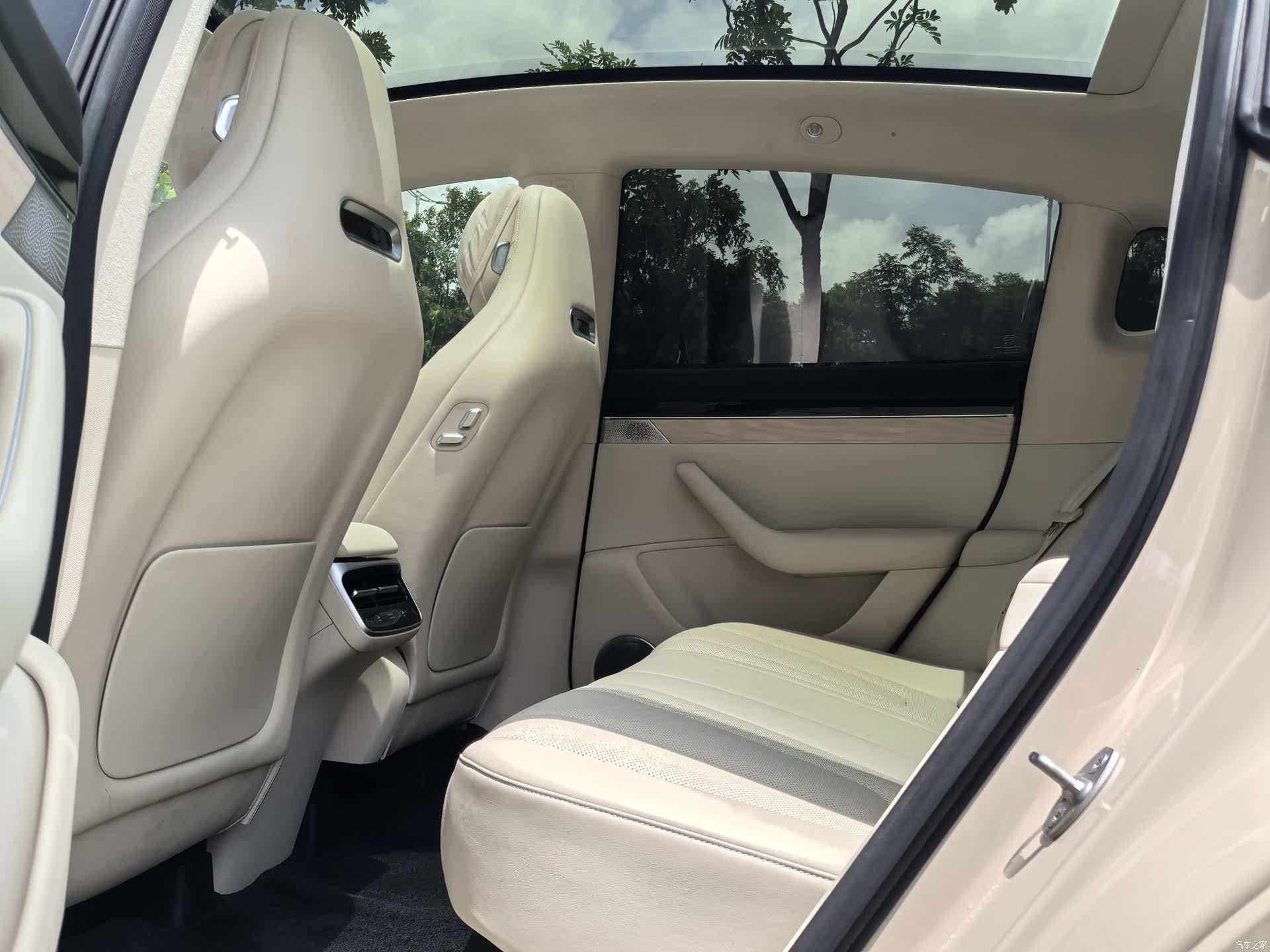 Luxeed R7, 2025 10