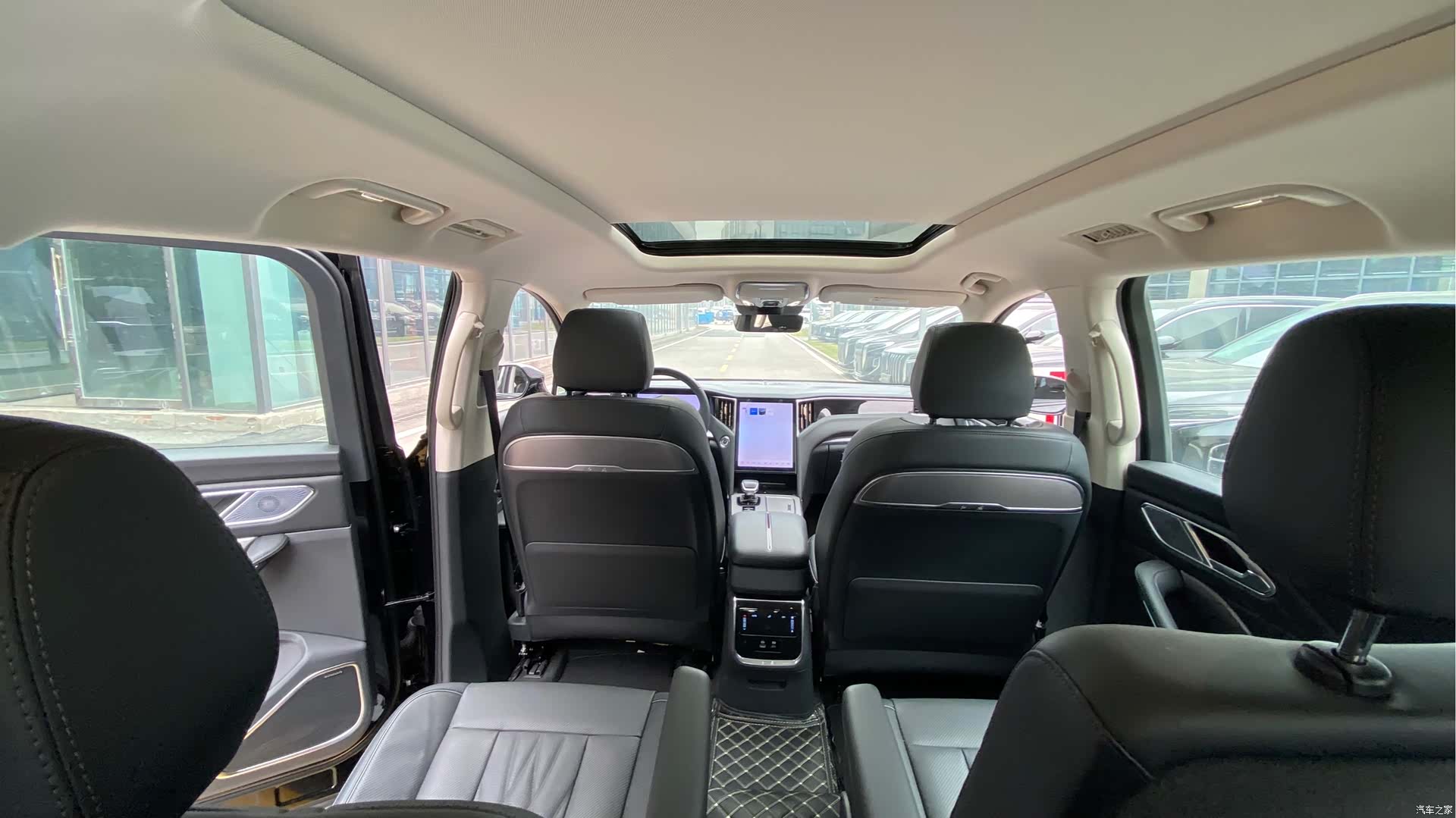 Hongqi HS7, 2024 11