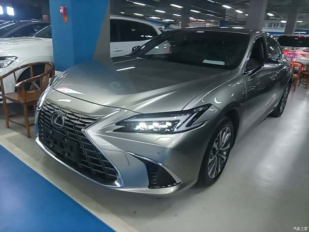 Lexus ES, 2025 2