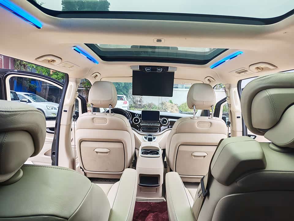 Mercedes-Benz V-class