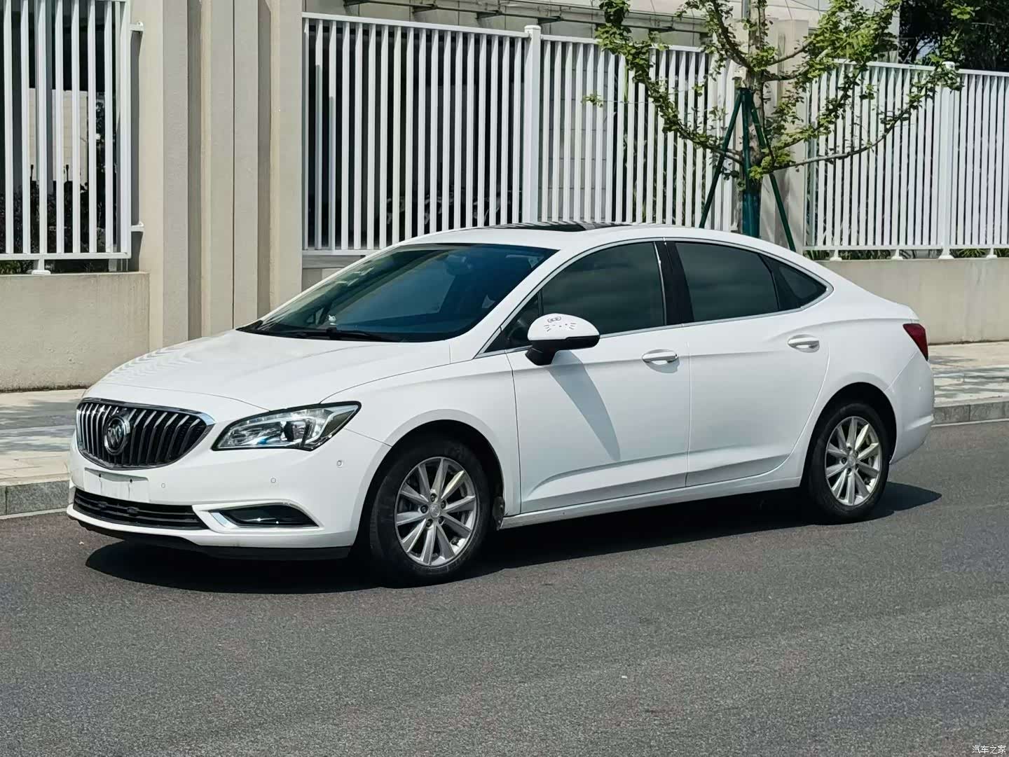 Buick Verano, 2016 1