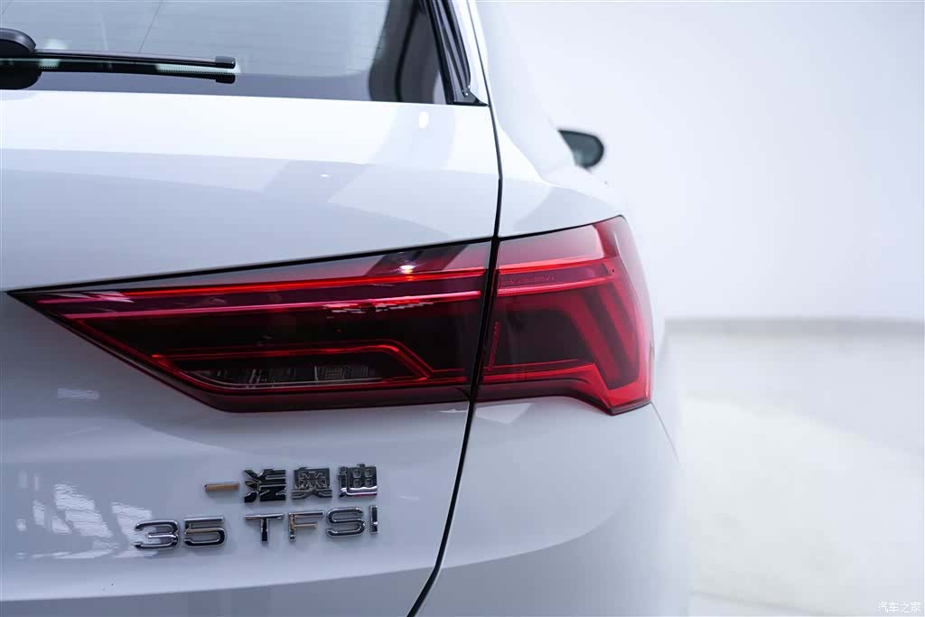 Audi Q3, 2022 10