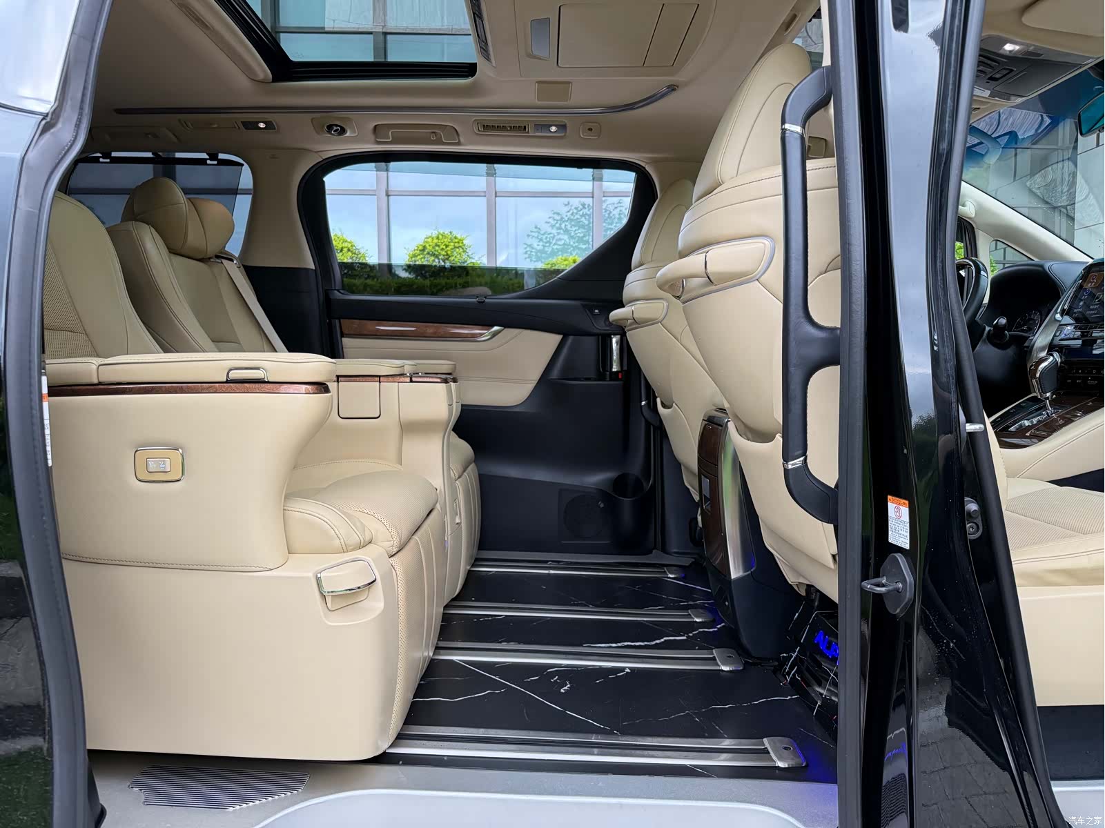 Toyota Alphard, 2018 18