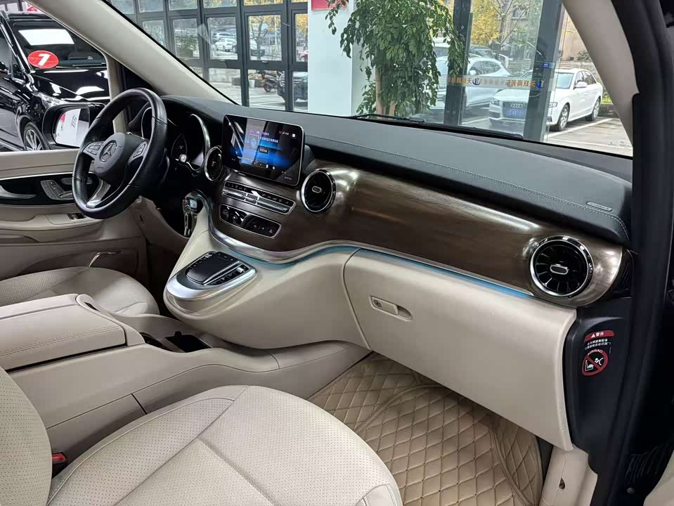 Mercedes-Benz V-class