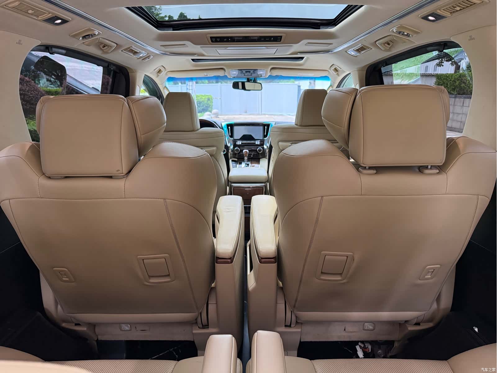 Toyota Alphard, 2018 21