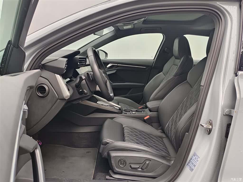 Audi Flying Spur, 2024 10