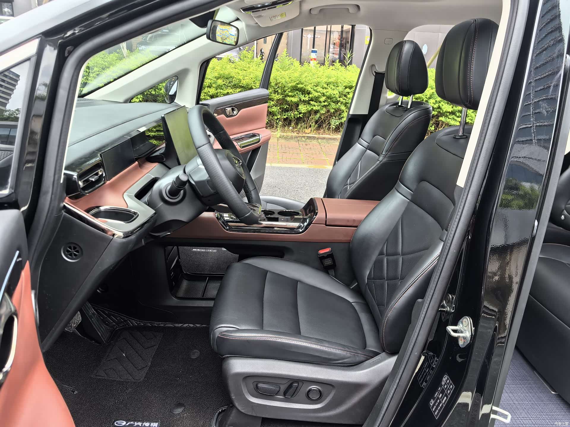 Trumpchi E8, 2025 13