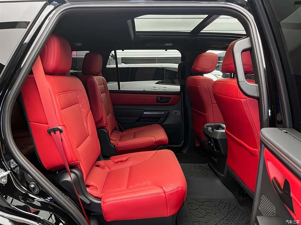 Toyota Sequoia, 2025 11