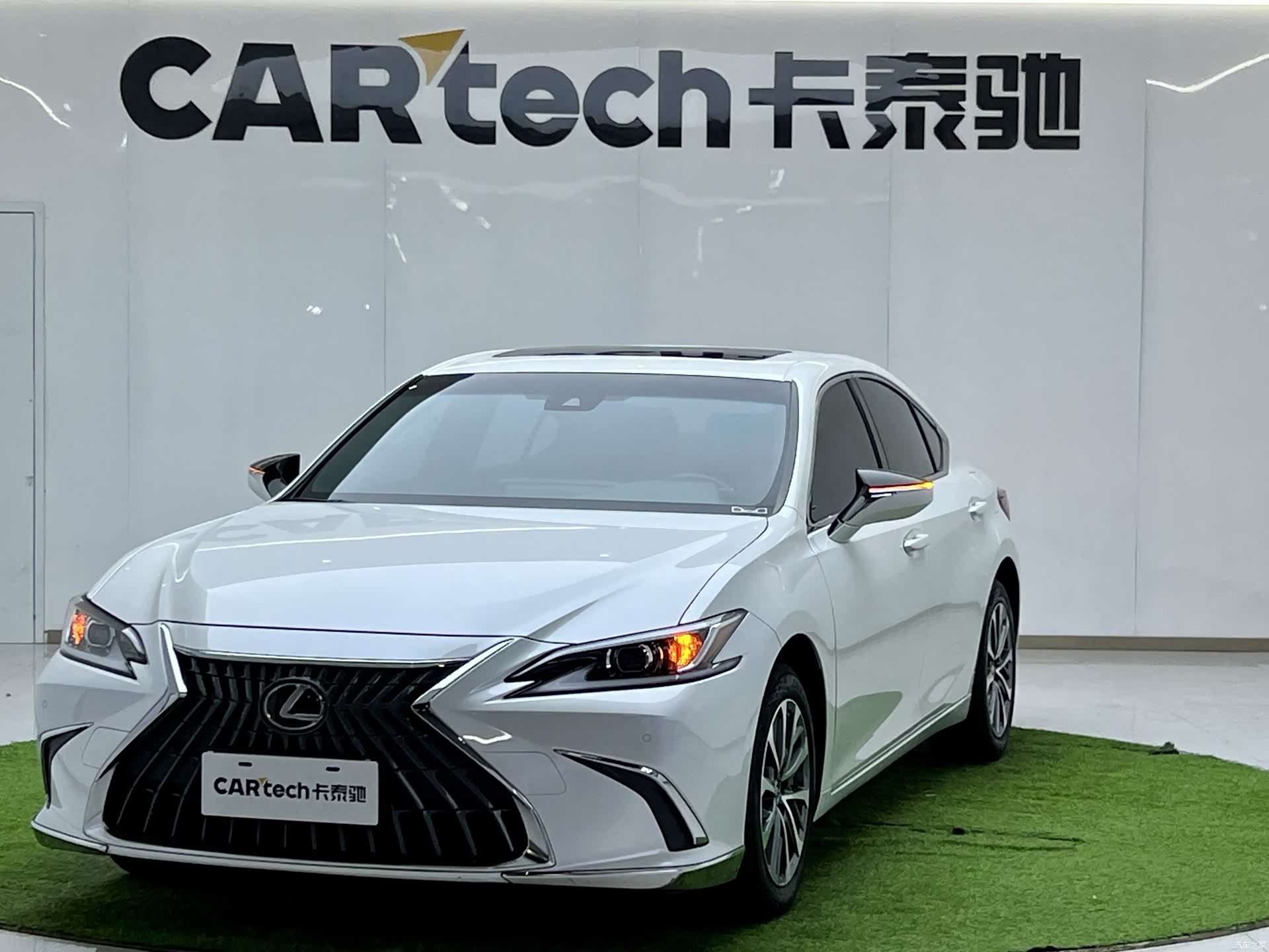 Lexus ES, 2024 1