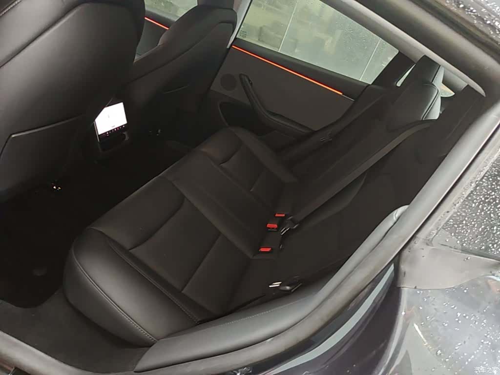 Tesla Model 3, 2025 17
