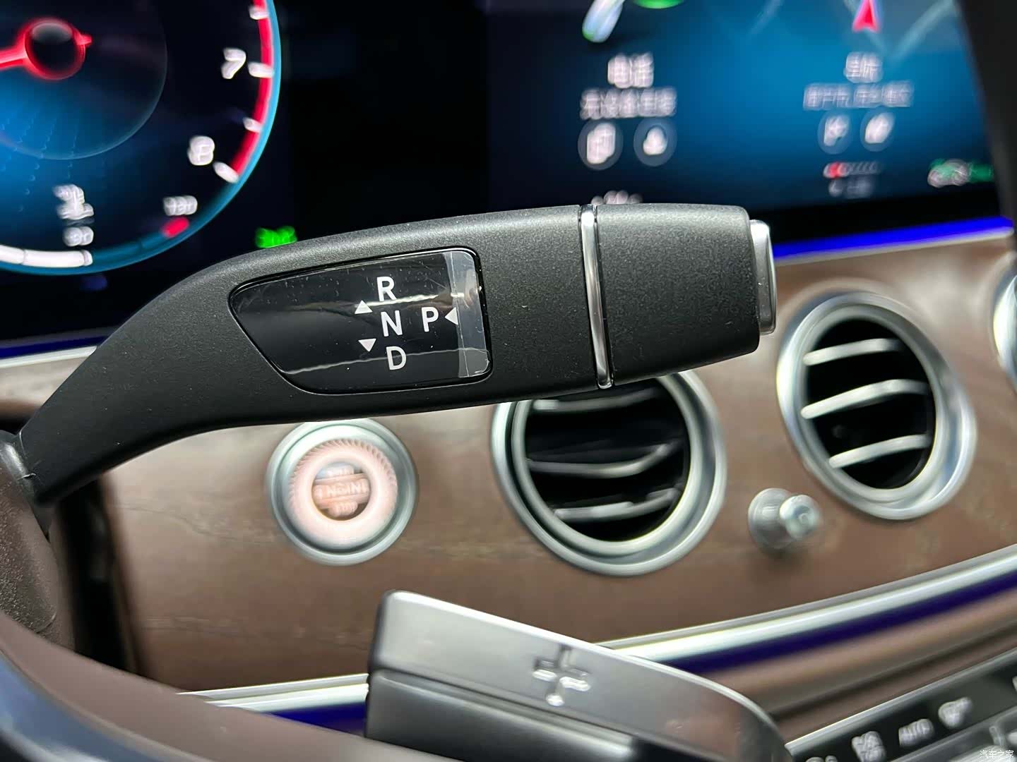 Mercedes-Benz E-Class, 2022 25