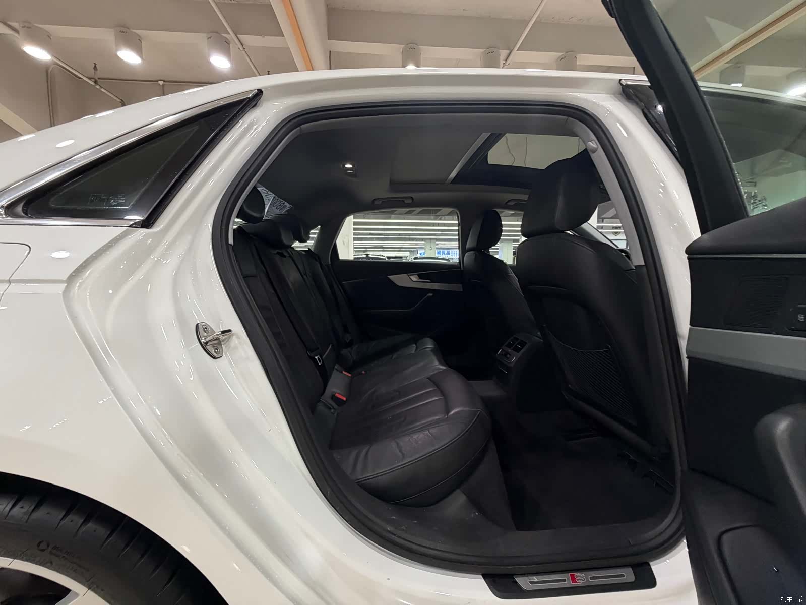 Audi A4L, 2019 15