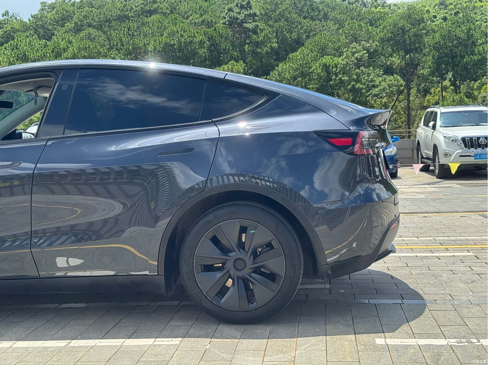 Tesla Model Y, 2024 28