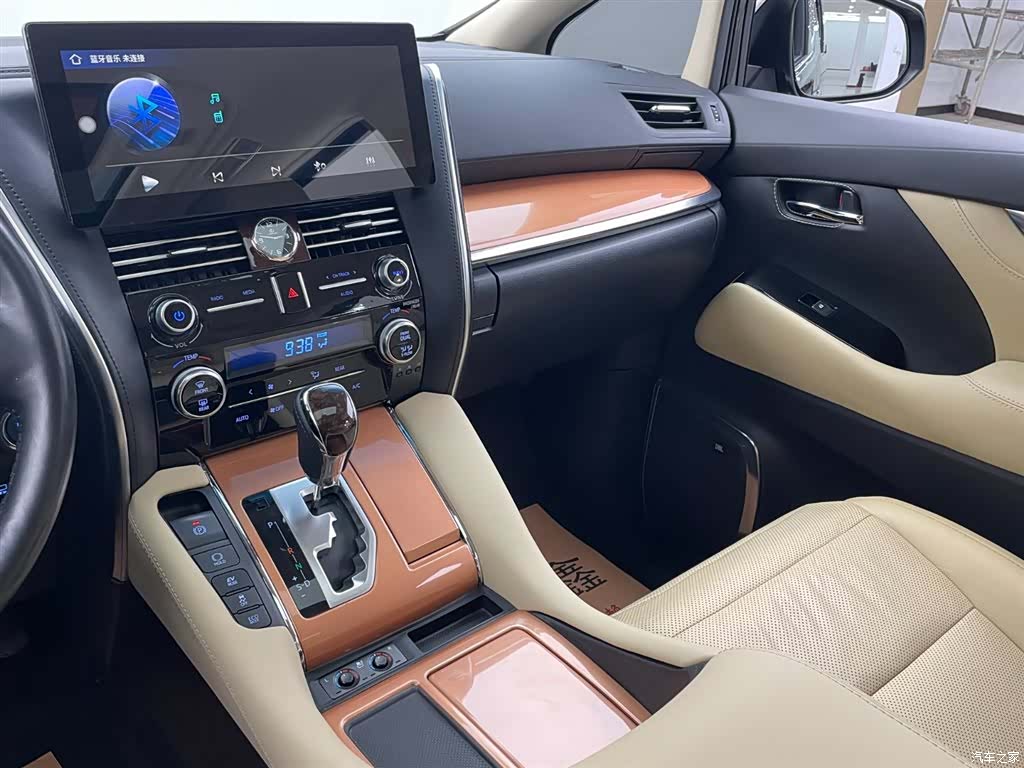 Toyota Alphard, 2020 24