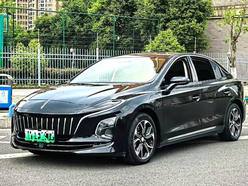 Hongqi E-QM5