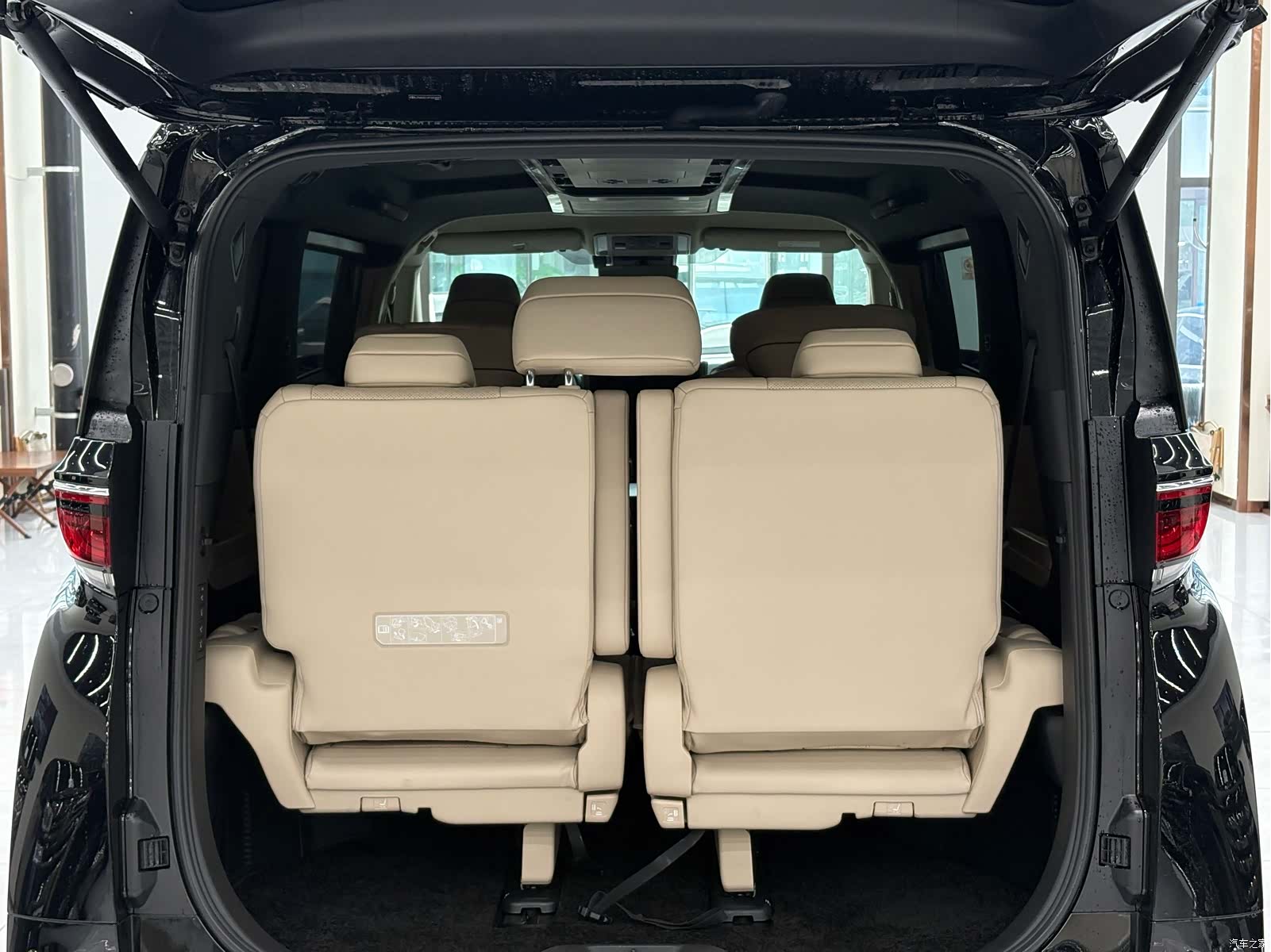 Toyota Vellfire, 2023 9