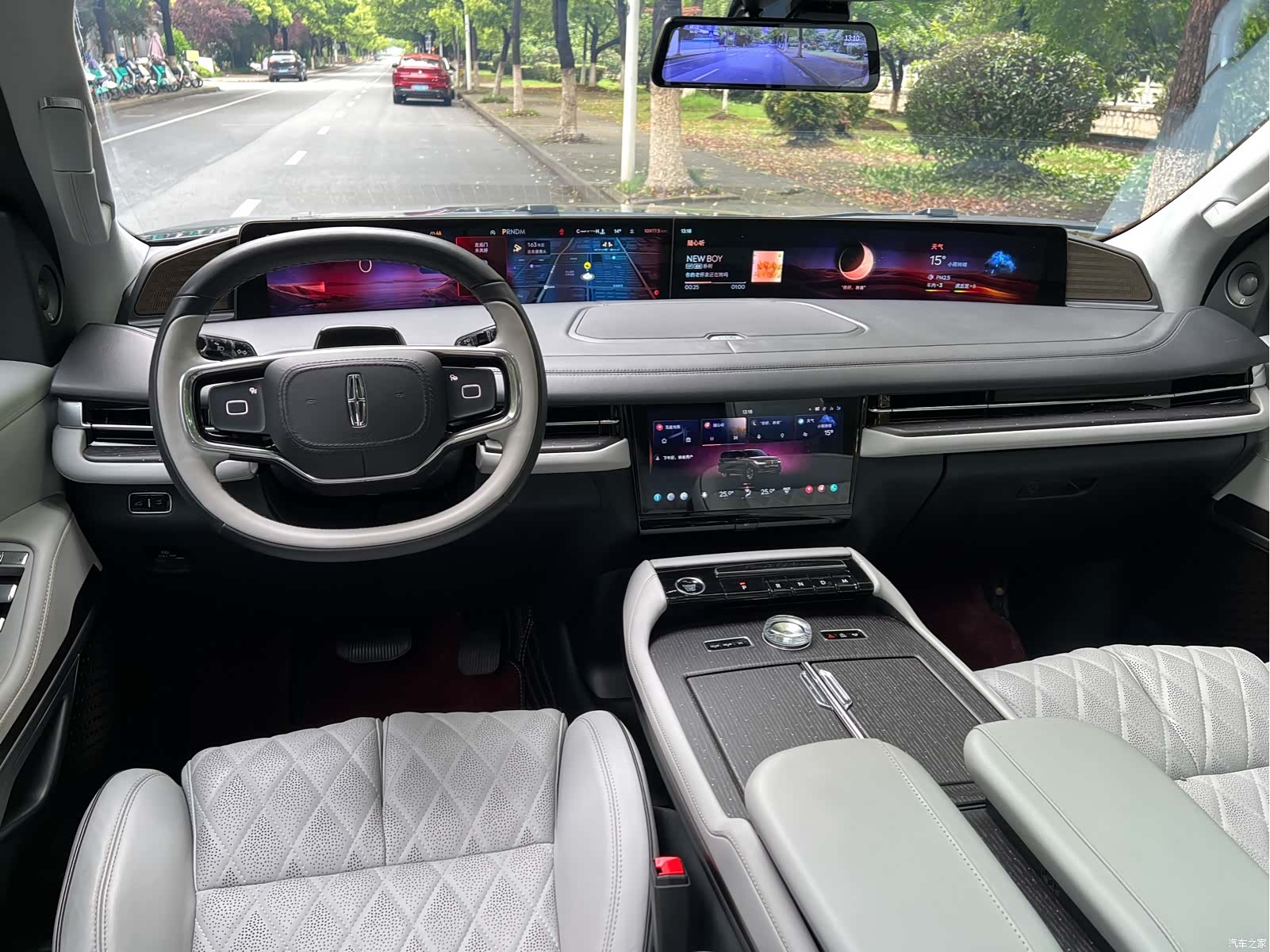 Lincoln Navigator, 2025 13