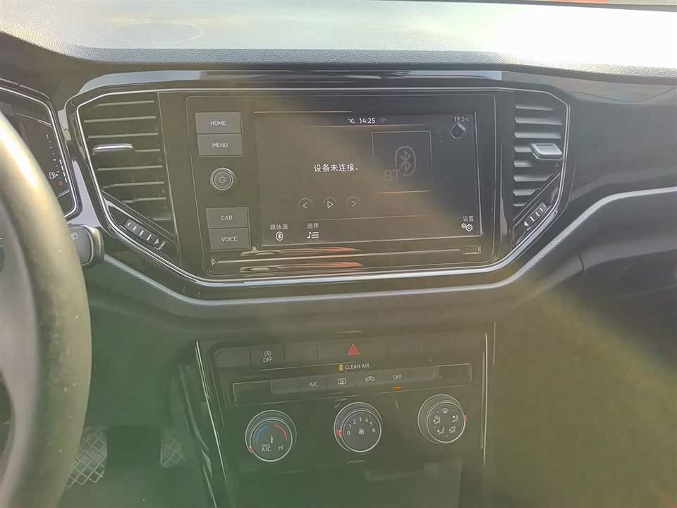 Volkswagen T-ROC exploring Songs