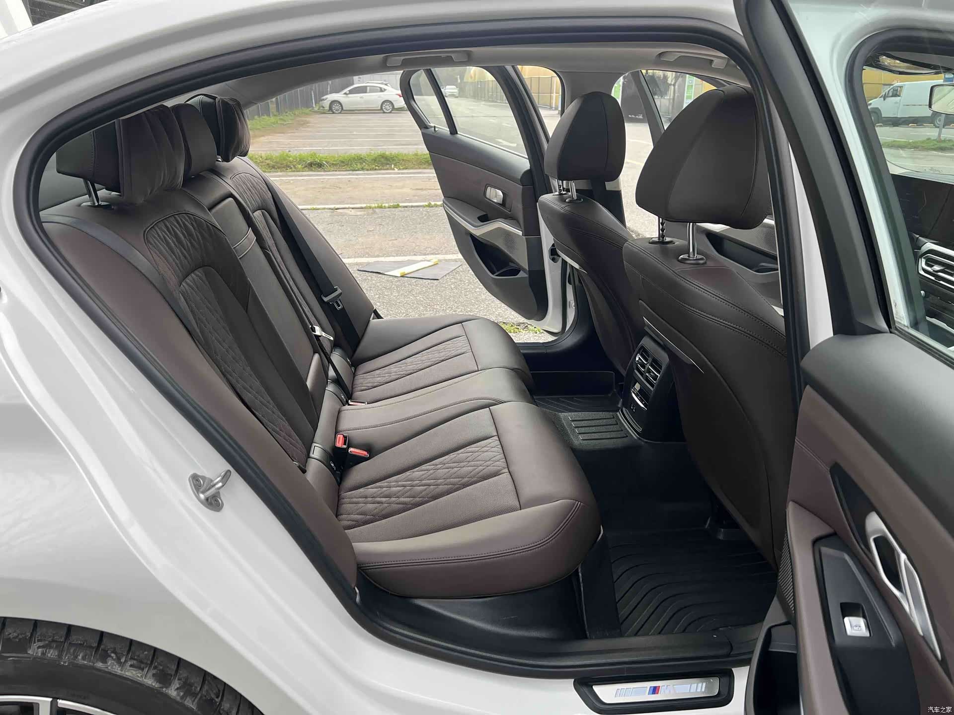 BMW 3 Series, 2024 14