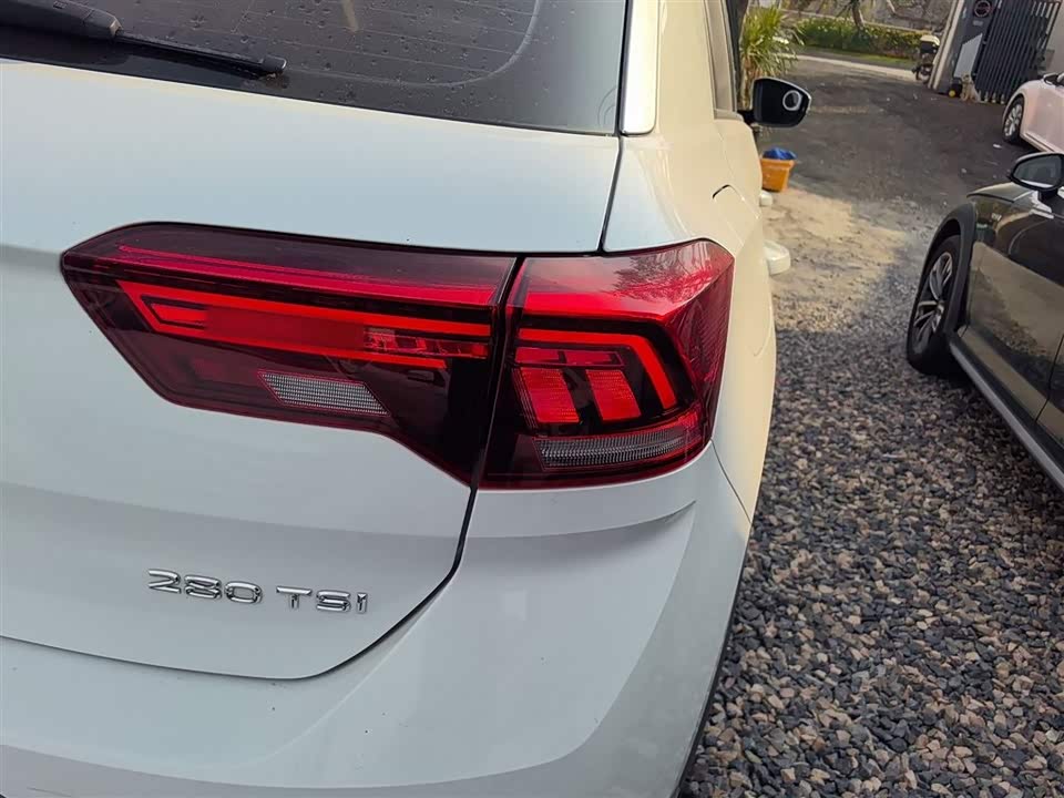 Volkswagen T-ROC exploring Songs