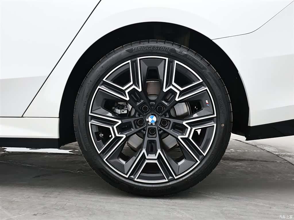 BMW 5 Series, 2026 9
