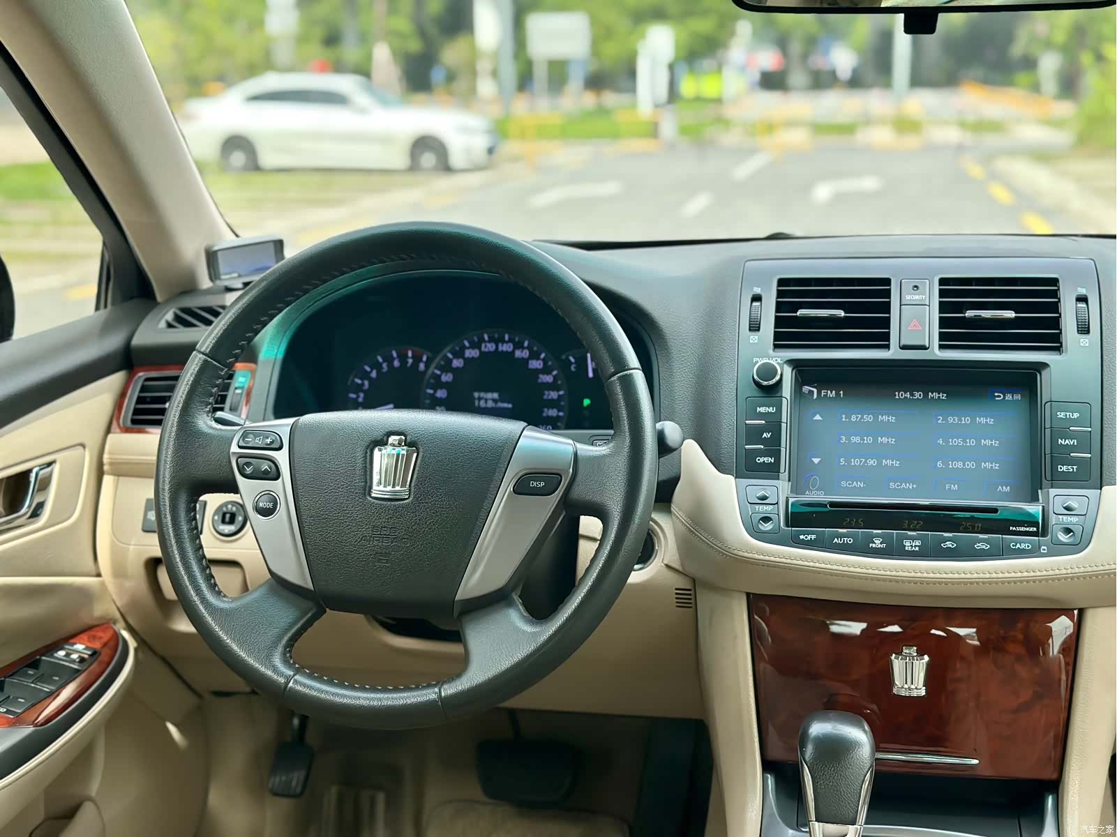 Toyota Crown, 2015 13
