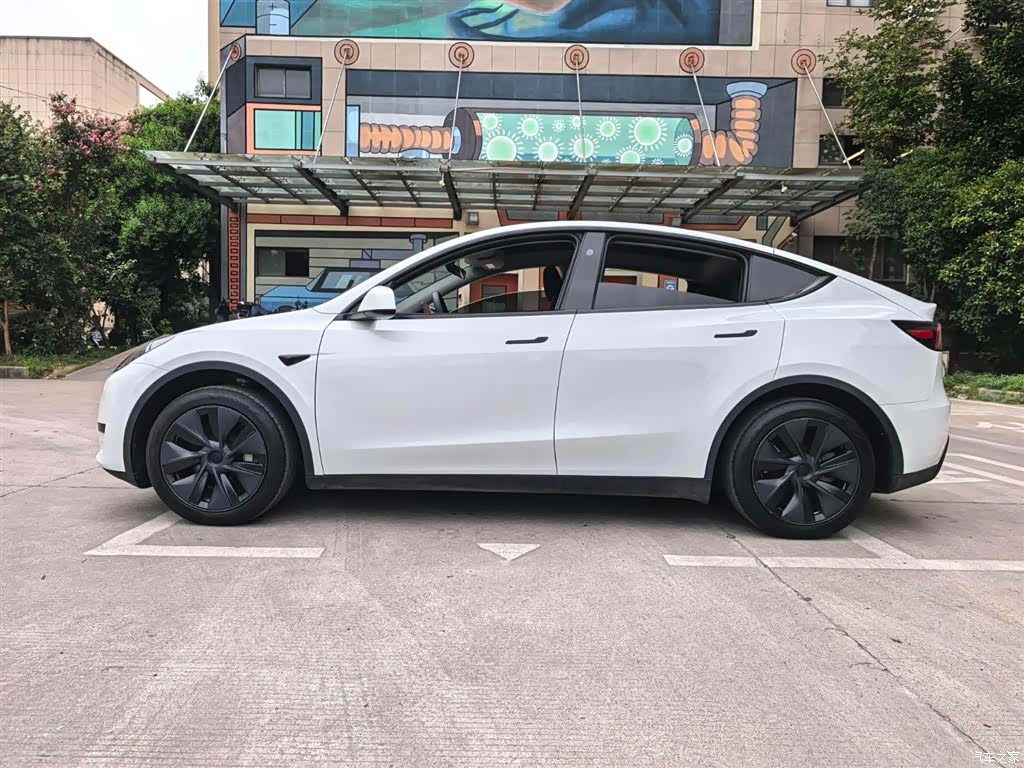 Tesla Model Y, 2025 19