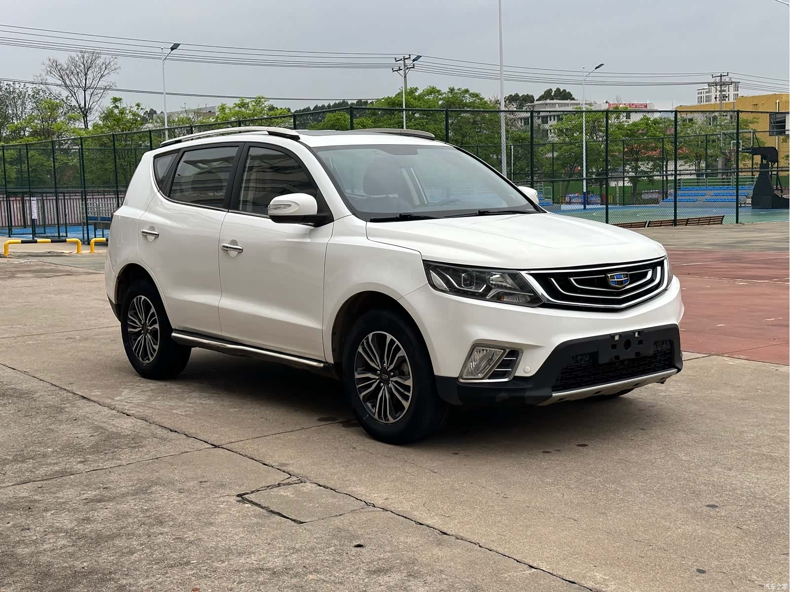 Geely X6, 2016 3