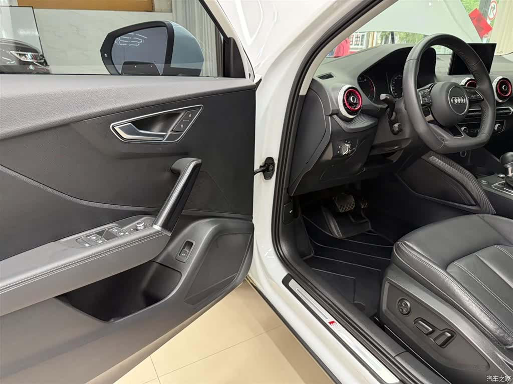 Audi Q2L, 2023 8