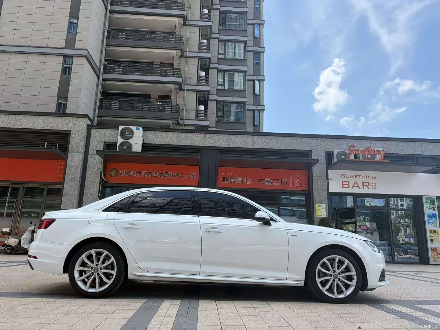 Audi A4L, 2018 все фото
