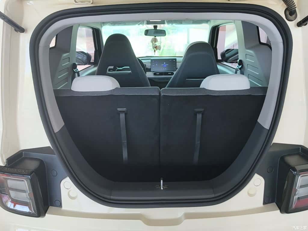 Geely Panda, 2025 19