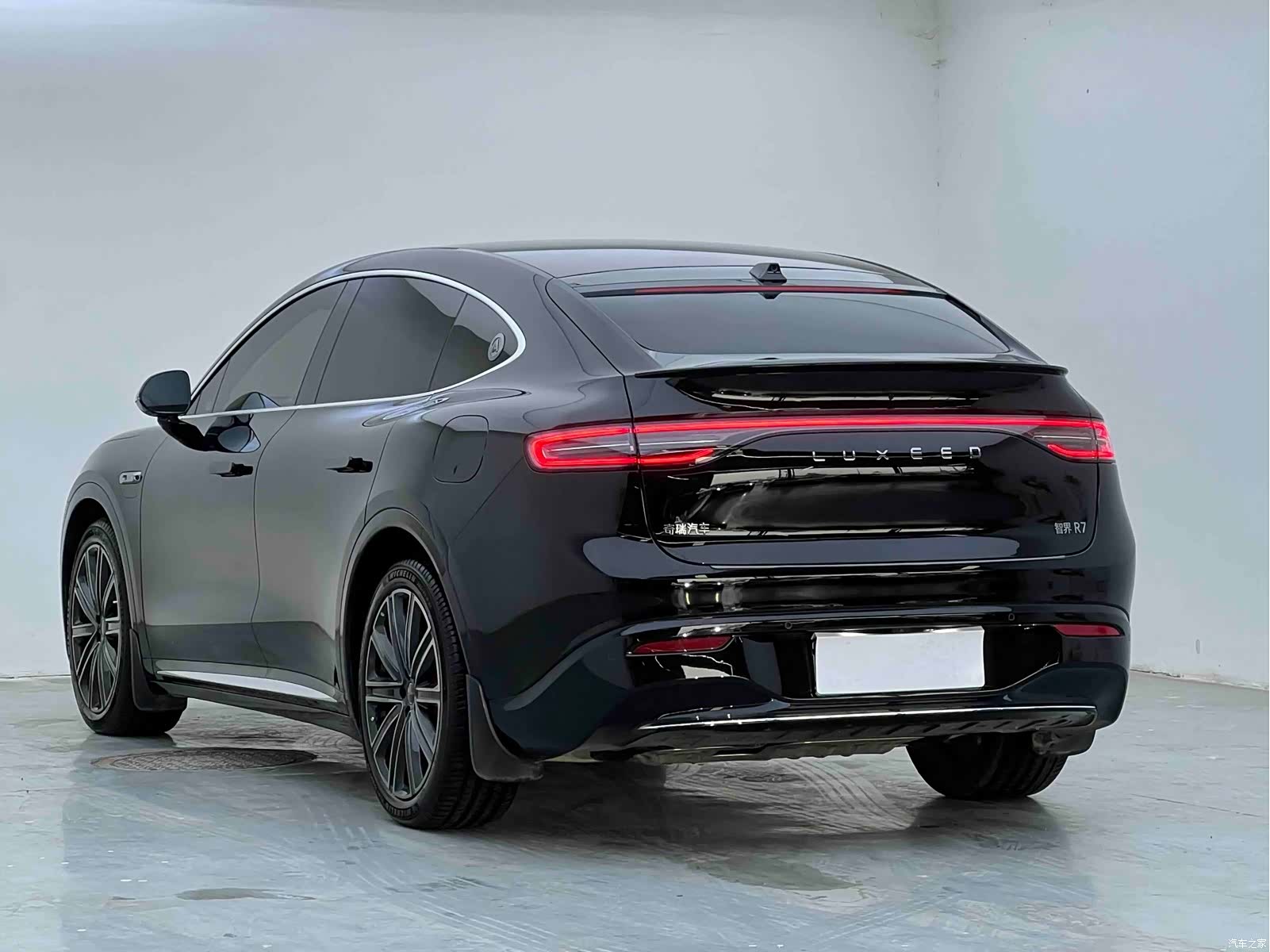 Luxeed R7, 2025 7