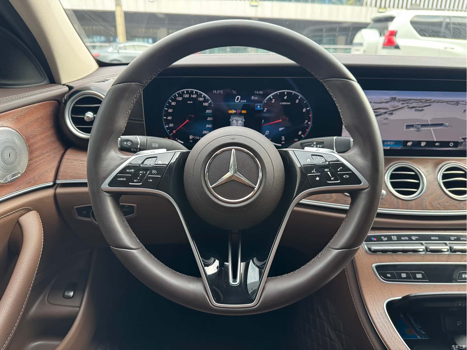 Mercedes-Benz E-Class, 2022 10