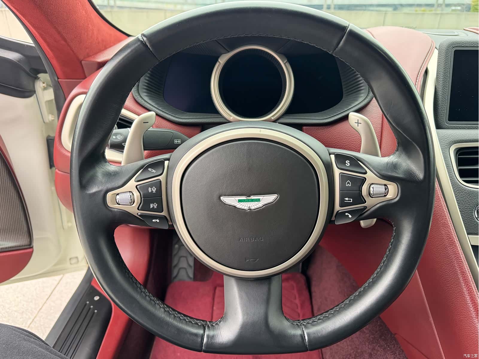 Aston Martin DB11, 2017 11