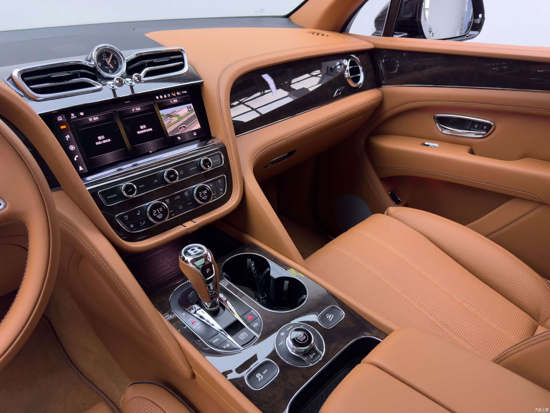 Bentley Bentayga, 2022 25