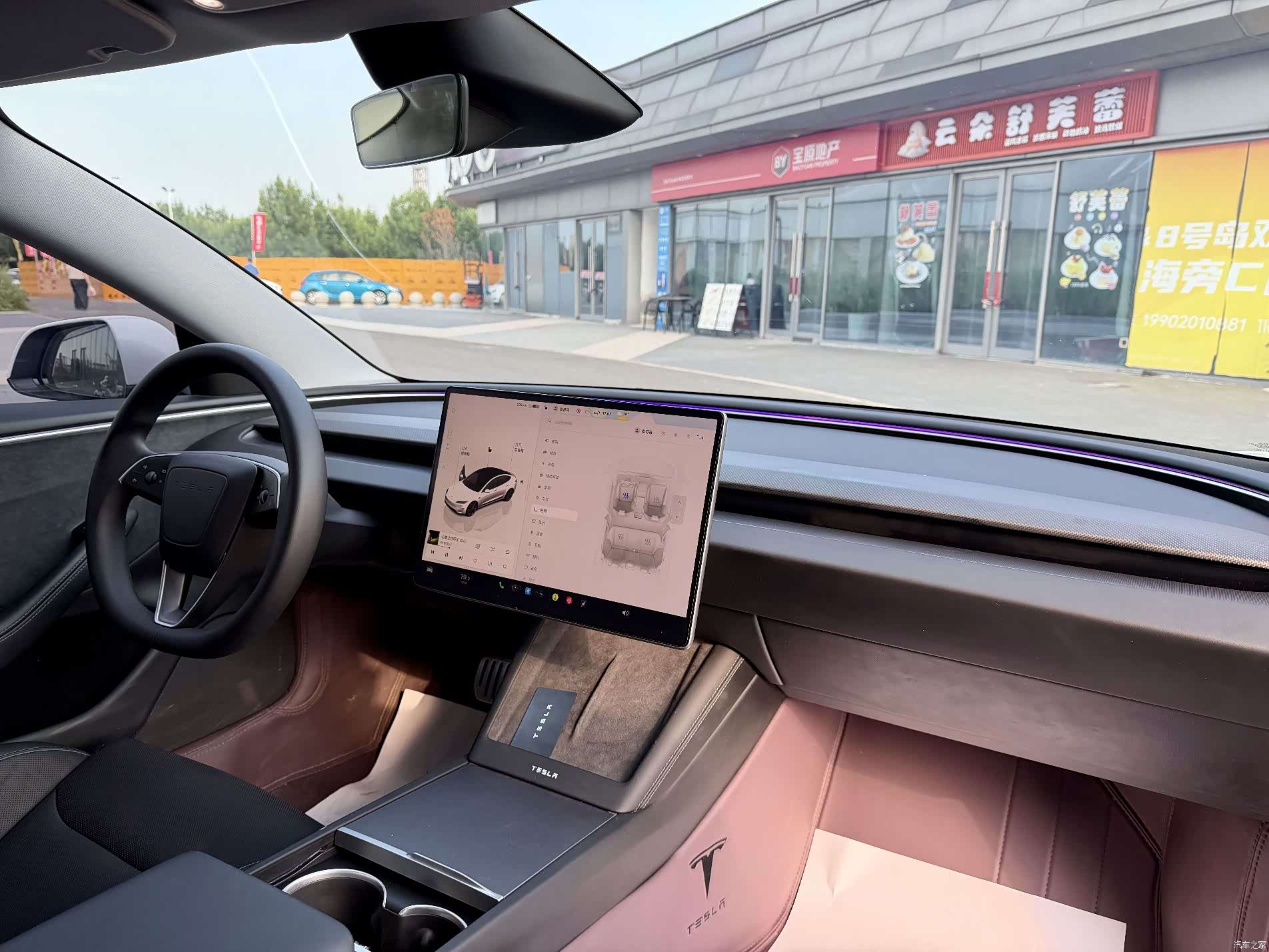 Tesla Model 3, 2025 11