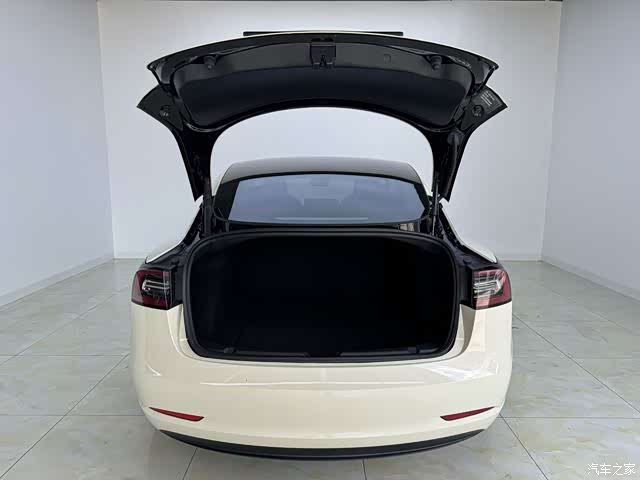 Tesla Model 3, 2023 16