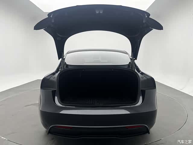 Tesla Model 3, 2024 10