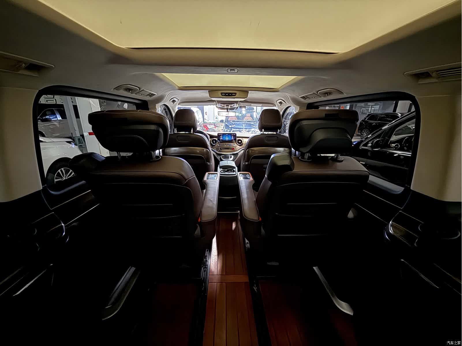 Mercedes-Benz V-Class, 2022 9