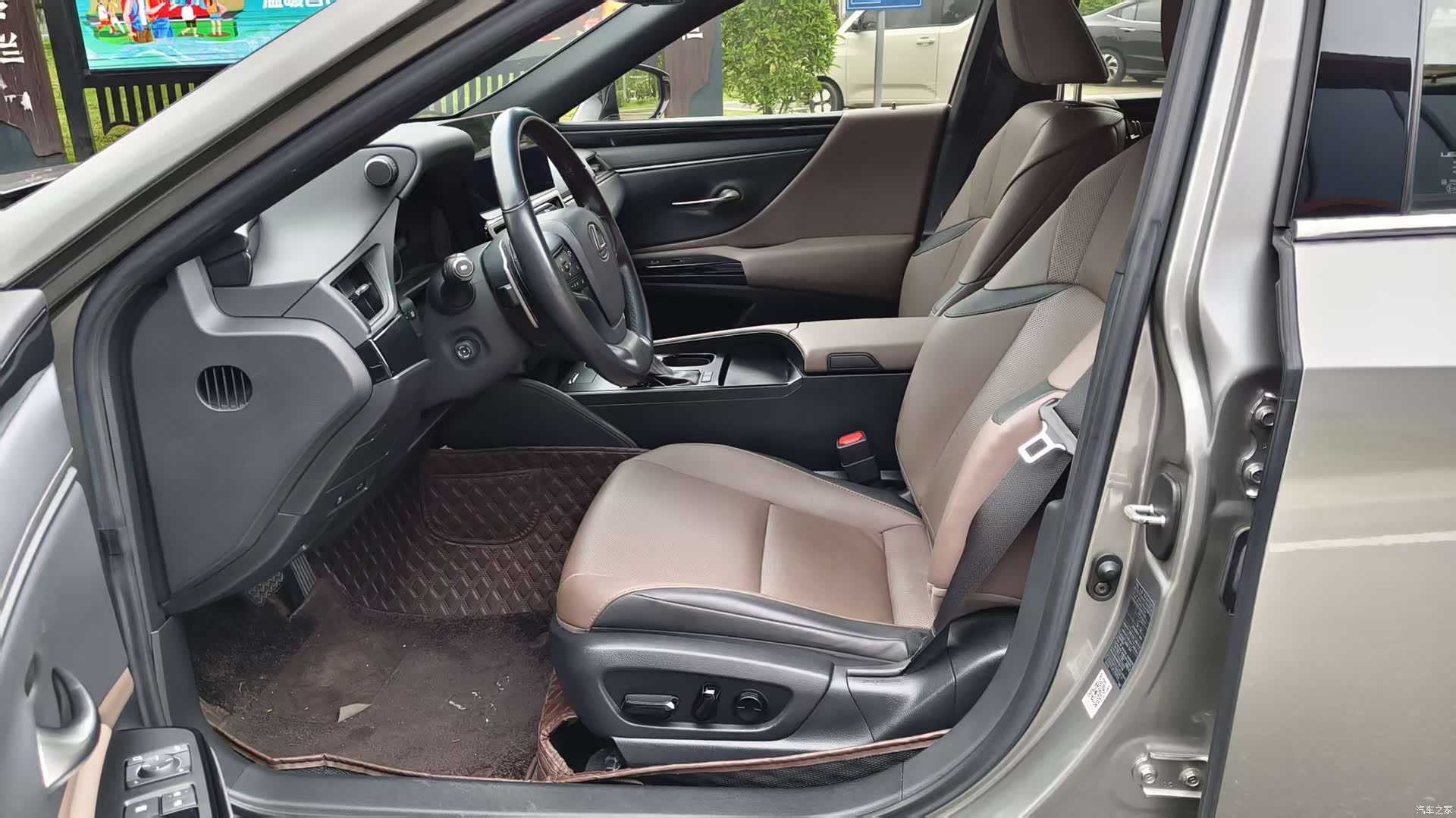 Lexus ES, 2022 13
