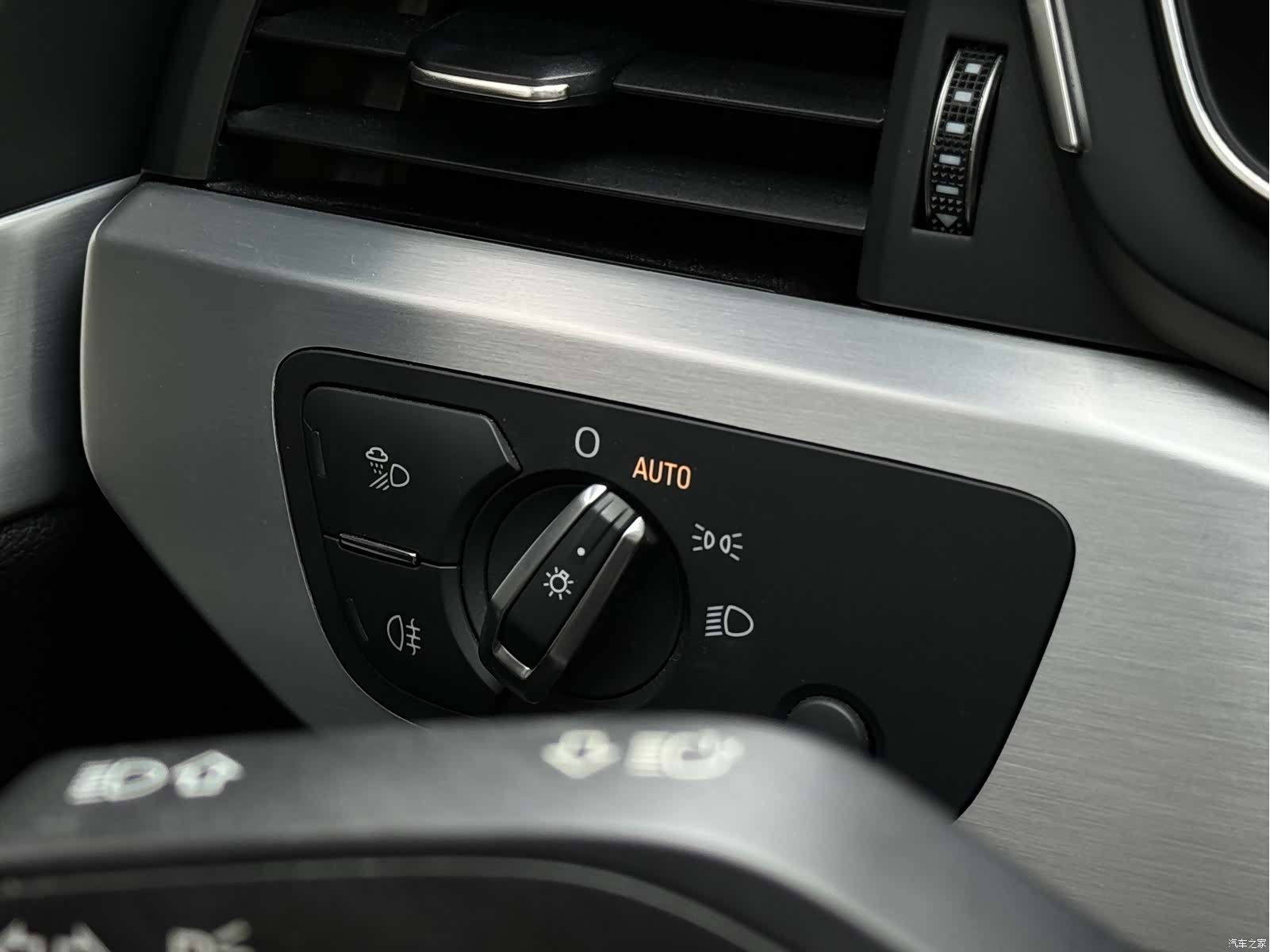 Audi A4L, 2019 14