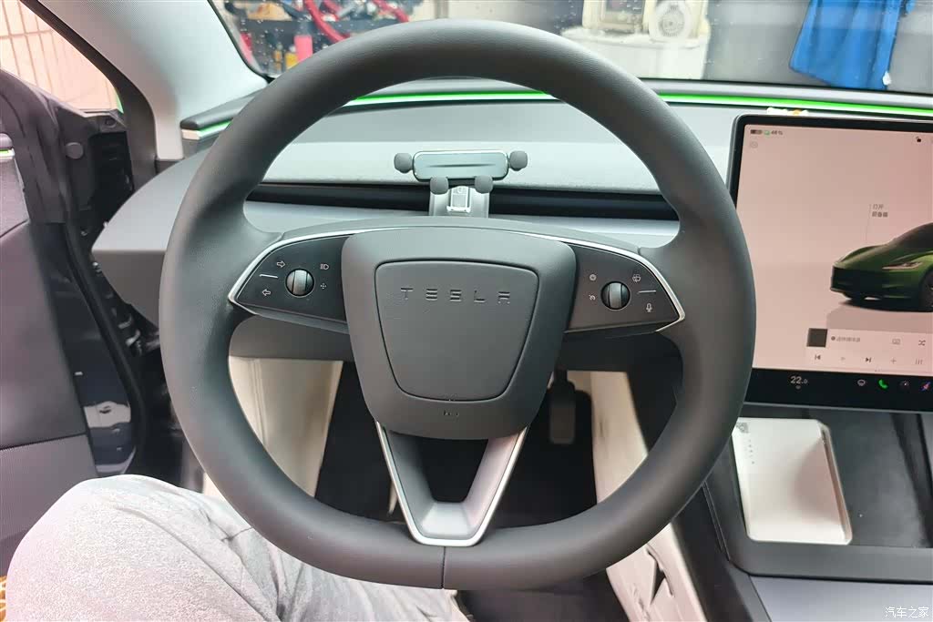 Tesla Model 3, 2024 15