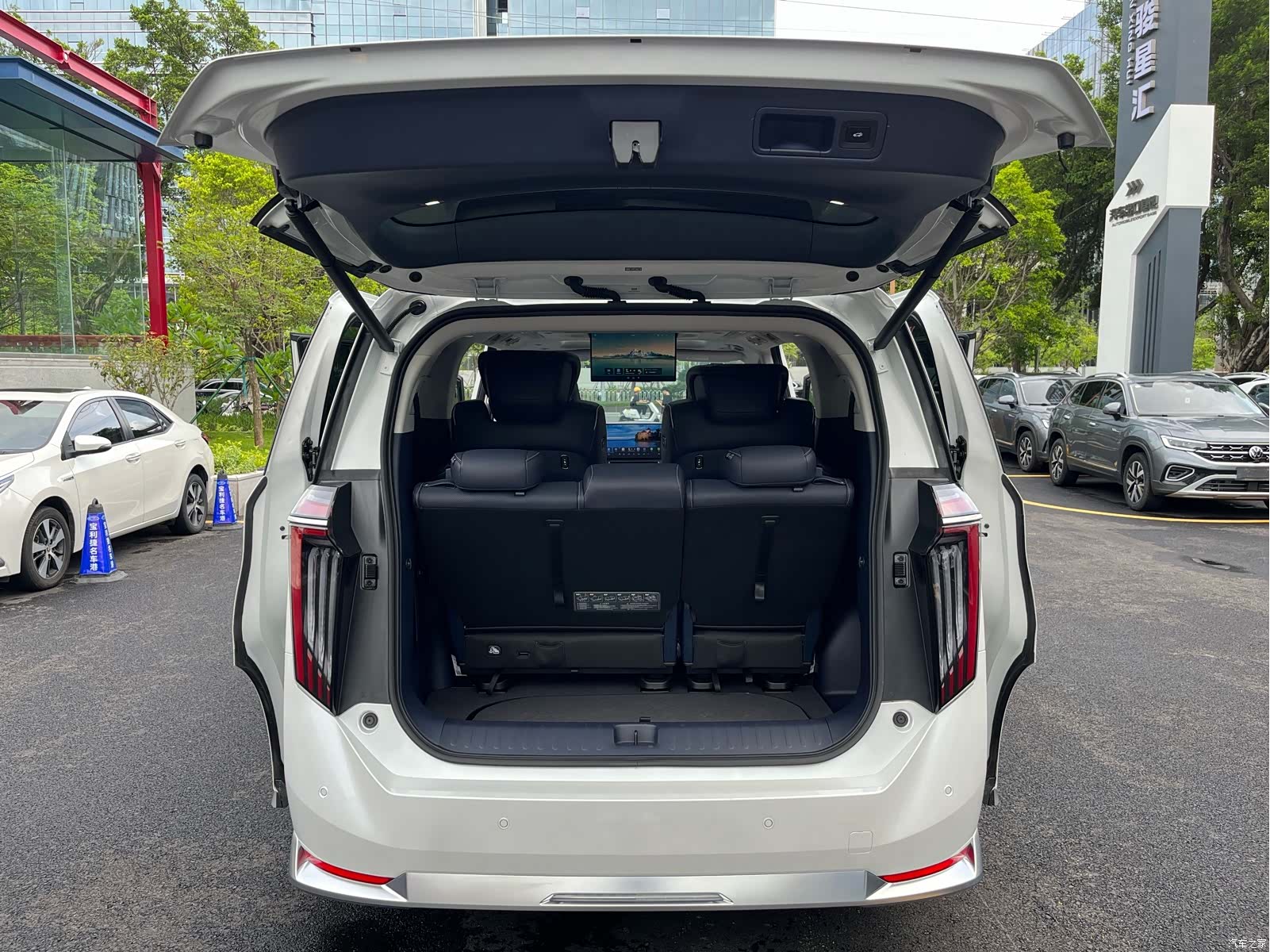 Trumpchi M8, 2025 28