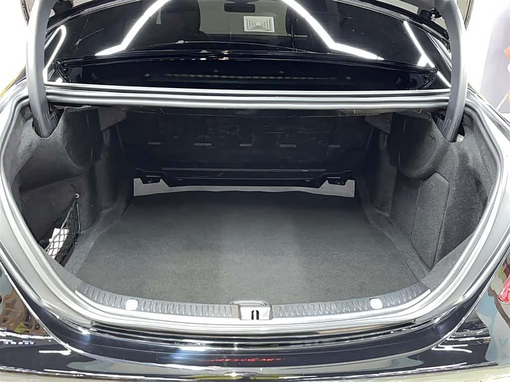 Mercedes-Benz E-Class, 2019 12
